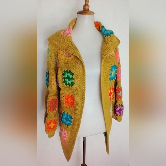 VINTAGE HAND CROCHETED CARDIGAN - Picture 4 of 12